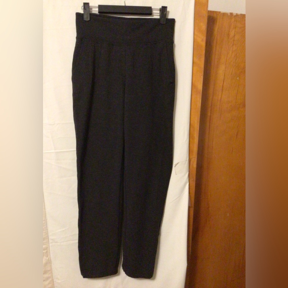 Kit and Ace Pull on pants SZ 4